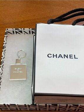 CHANEL Charm Limited Edition Bleu de Chanel. AUTHENTIC BRAND NEW.